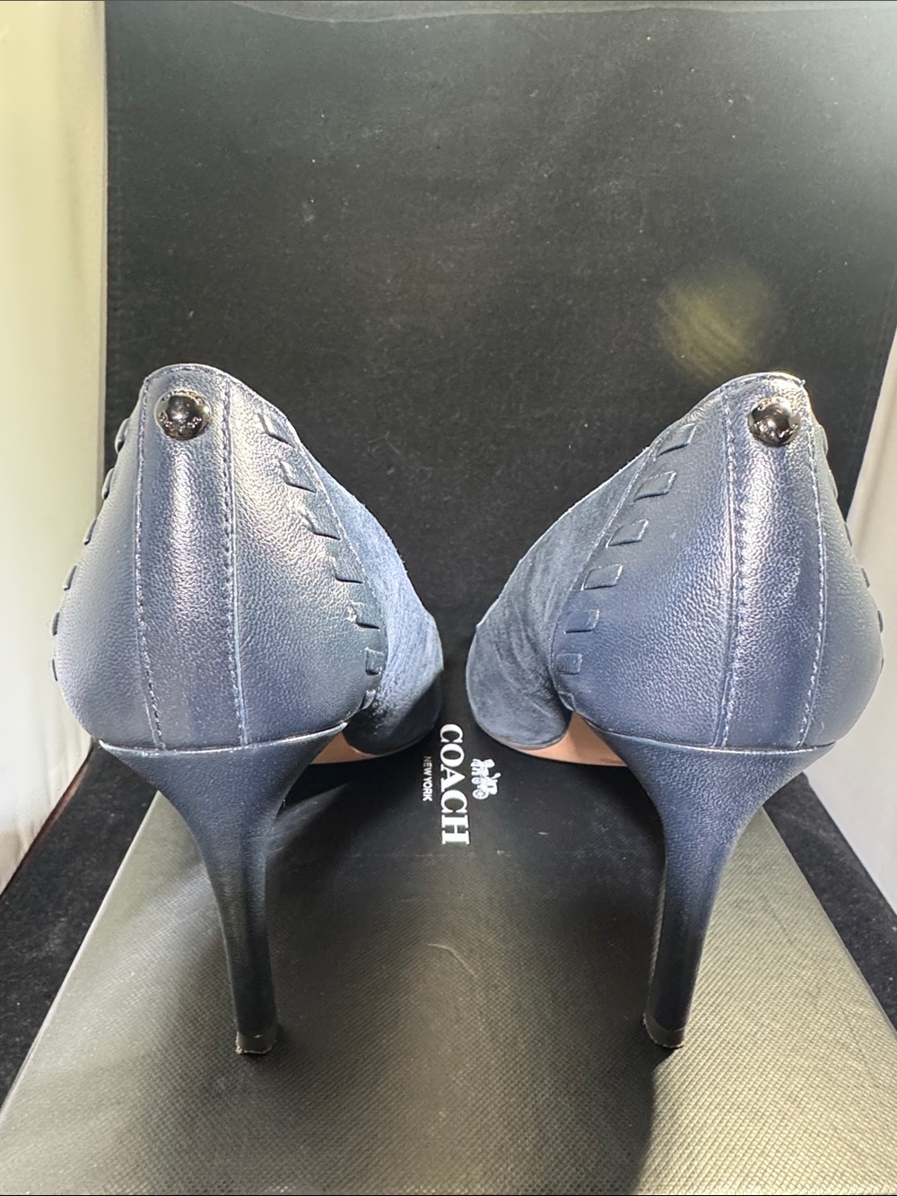 COACH Like NEW “Sophie” Suede & Leather Pointed Toe Pumps in Midnight Navy Sz 9M - Picture 9 of 10